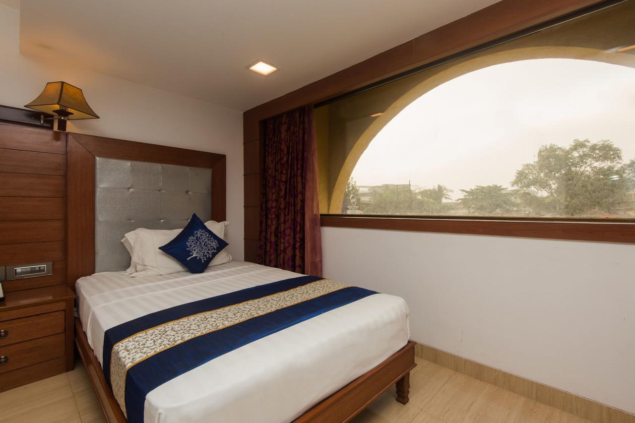 Golden Chariot Vasai Hotel Luaran gambar