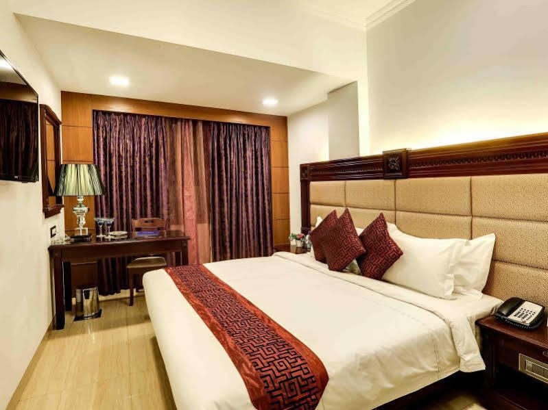 Golden Chariot Vasai Hotel Luaran gambar