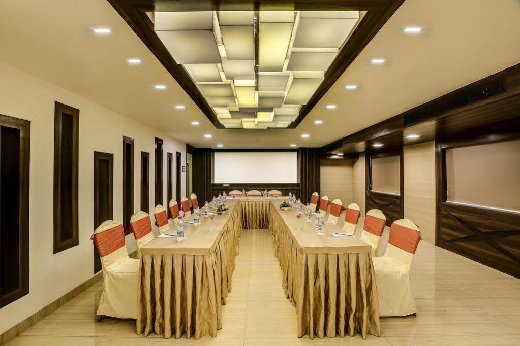 Golden Chariot Vasai Hotel Luaran gambar