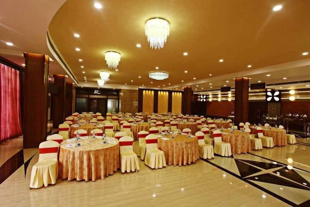 Golden Chariot Vasai Hotel Luaran gambar
