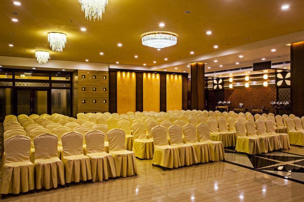 Golden Chariot Vasai Hotel Luaran gambar