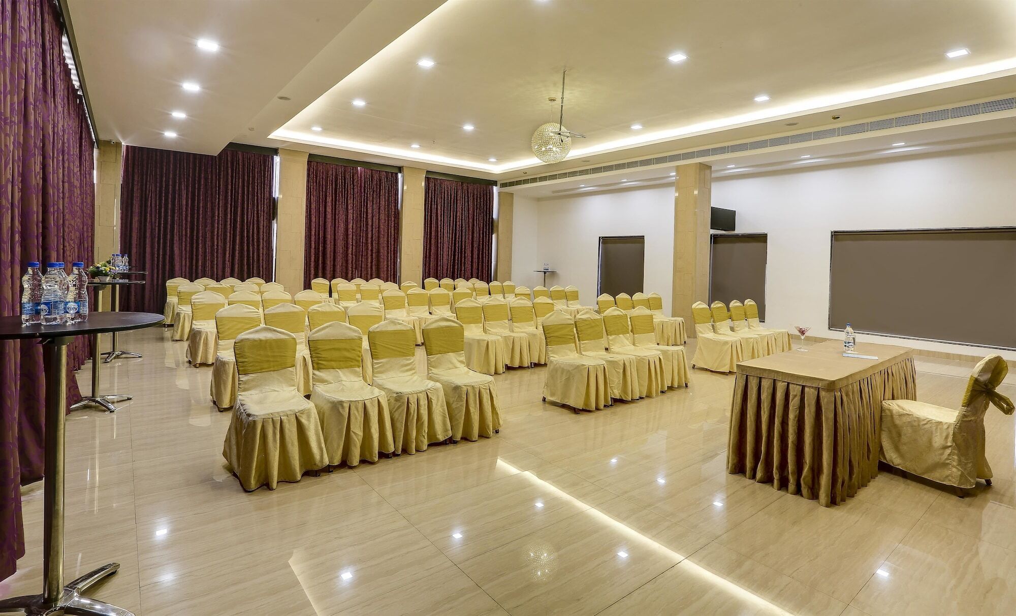 Golden Chariot Vasai Hotel Luaran gambar